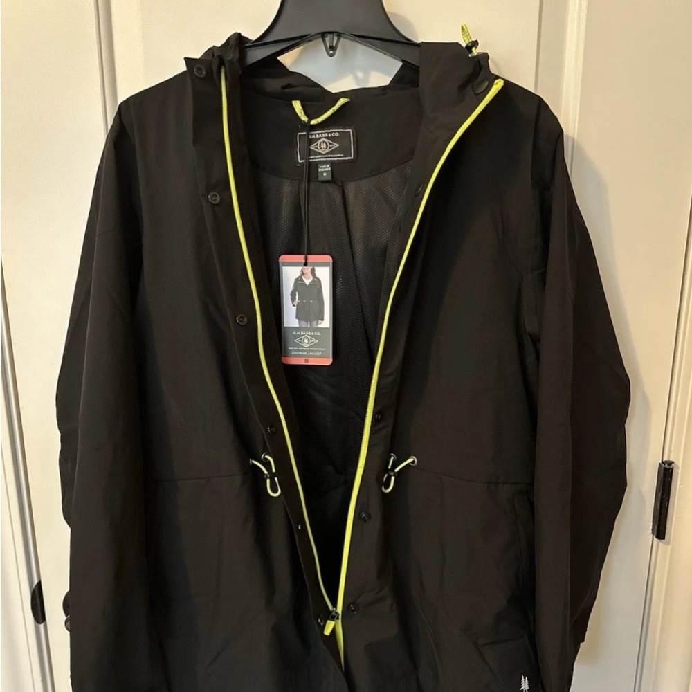 NWT G.H. Bass & Co. Woman’s Anorak Black Jacket with Yellow Trim Size Medium